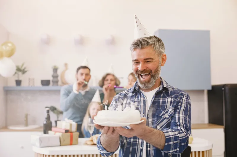 Aunt Vera Came Home After Forty Years — The Cake Was Already Ordered