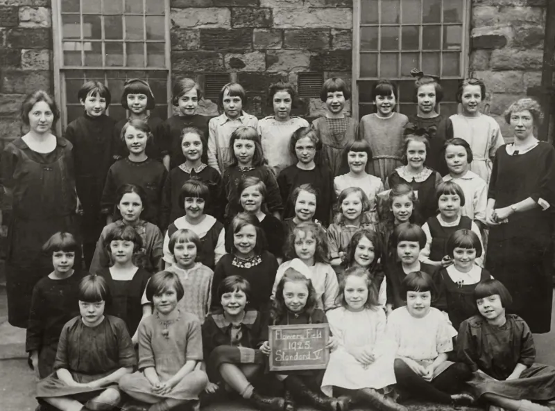 The Face That Grew Older in Every Class Picture — Until Fire Erased All Evidence